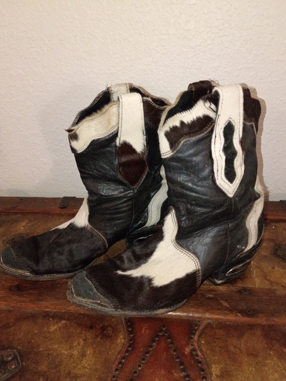 Vintage Zodiac USA Two-Tone Western Fur Cowboy Boots - Black & White